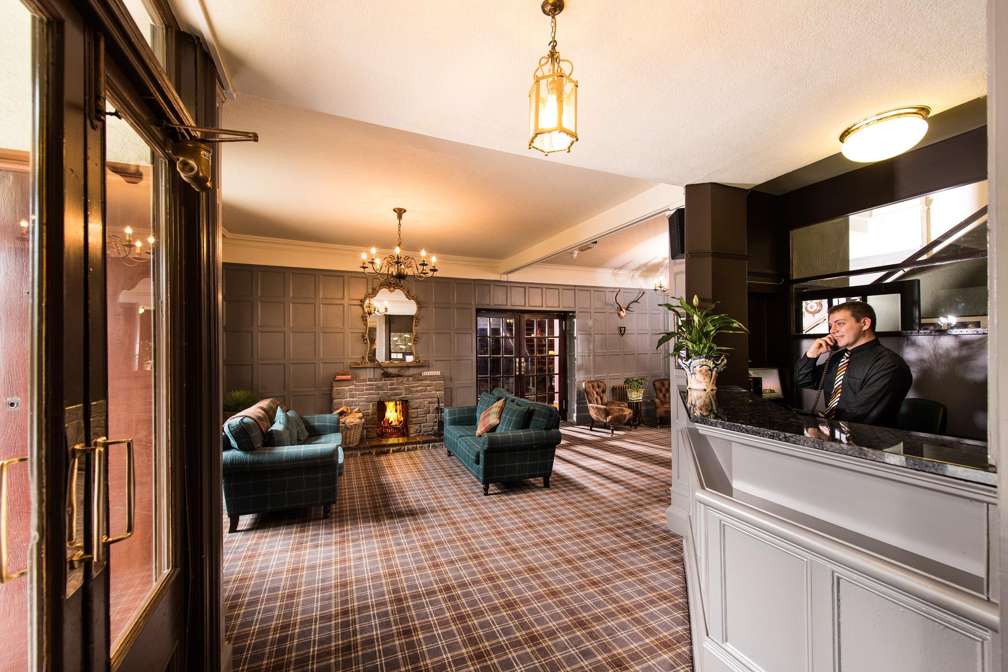 Balmoral Arms Hotel Ballater Exterior photo